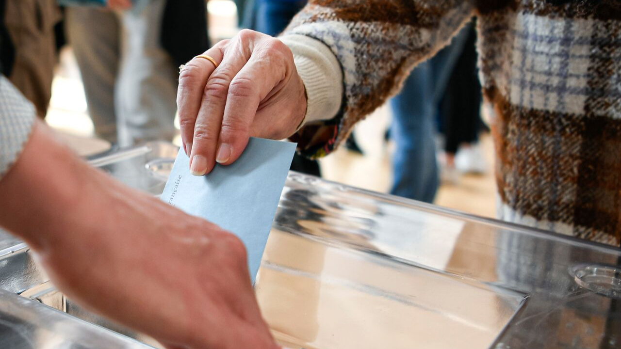 ballot-paper-envelope-held-hand